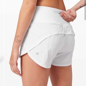Lululemon Speed Up Short High-
Rise *4" white; size 4